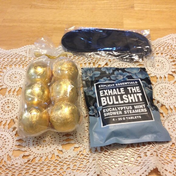 Spa Day Bundle, shower steamers, bath bombs, eye mask - Picture 1 of 6